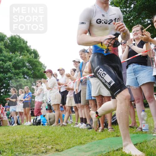 21.06.2026 - 29. Vierlanden-Triathlon LAZAROV Photography http://msf.ph/oto/9858393 21.06.2026 10:56:35 Schwimmen 654 meine-sportfotos.de