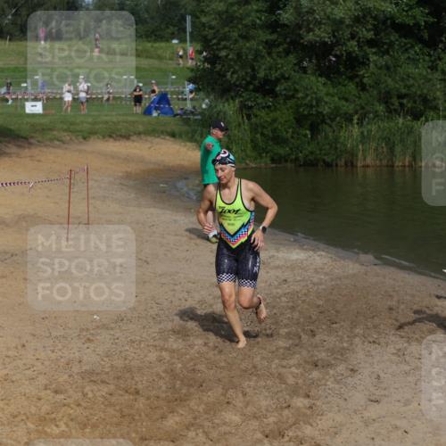 21.06.2026 - 29. Vierlanden-Triathlon Andreas Tolksdorf http://msf.ph/oto/9858425 21.06.2026 09:03:28 Schwimmen 241, 288 meine-sportfotos.de