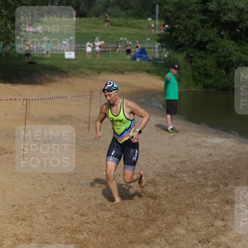 21.06.2026 - 29. Vierlanden-Triathlon Andreas Tolksdorf http://msf.ph/oto/9858470 21.06.2026 09:03:29 Schwimmen 241, 288 meine-sportfotos.de