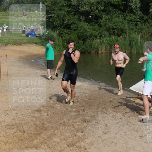 21.06.2026 - 29. Vierlanden-Triathlon Andreas Tolksdorf http://msf.ph/oto/9858529 21.06.2026 09:03:34 Schwimmen 288, 302 meine-sportfotos.de