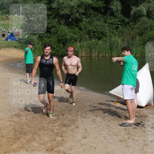 21.06.2026 - 29. Vierlanden-Triathlon Andreas Tolksdorf http://msf.ph/oto/9858571 21.06.2026 09:03:35 Schwimmen 288, 302 meine-sportfotos.de