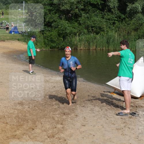 21.06.2026 - 29. Vierlanden-Triathlon Andreas Tolksdorf http://msf.ph/oto/9858614 21.06.2026 09:03:40 Schwimmen 288, 302 meine-sportfotos.de