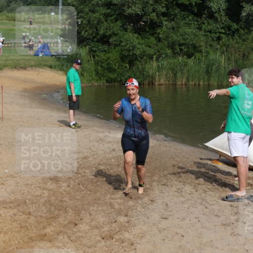 21.06.2026 - 29. Vierlanden-Triathlon Andreas Tolksdorf http://msf.ph/oto/9858662 21.06.2026 09:03:41 Schwimmen 288, 302 meine-sportfotos.de