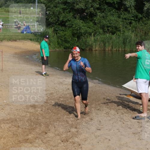 21.06.2026 - 29. Vierlanden-Triathlon Andreas Tolksdorf http://msf.ph/oto/9858676 21.06.2026 09:03:41 Schwimmen 288, 302 meine-sportfotos.de