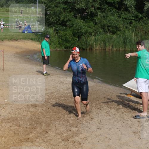 21.06.2026 - 29. Vierlanden-Triathlon Andreas Tolksdorf http://msf.ph/oto/9858684 21.06.2026 09:03:41 Schwimmen 288, 302 meine-sportfotos.de