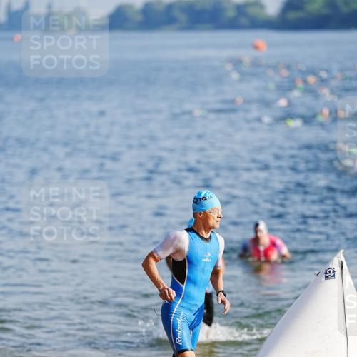 21.06.2026 - 29. Vierlanden-Triathlon LAZAROV Photography http://msf.ph/oto/9858694 21.06.2026 08:14:40 Schwimmen  meine-sportfotos.de