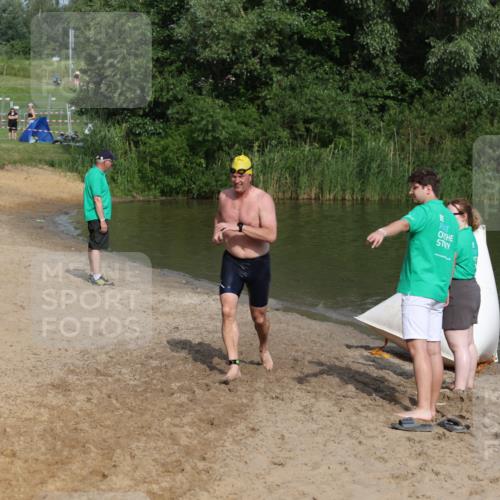 21.06.2026 - 29. Vierlanden-Triathlon Andreas Tolksdorf http://msf.ph/oto/9858706 21.06.2026 09:04:04 Schwimmen 177, 244 meine-sportfotos.de