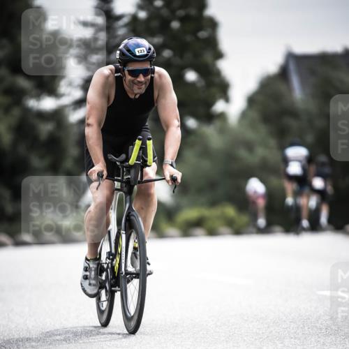 21.06.2026 - 29. Vierlanden-Triathlon H.Heesch http://msf.ph/oto/9859063 21.06.2026 10:31:43 Radfahren 123, 202, 226, 301, 308, 389, 1357 meine-sportfotos.de