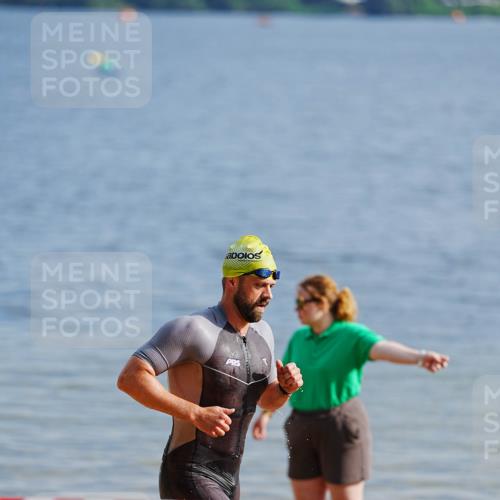 21.06.2026 - 29. Vierlanden-Triathlon LAZAROV Photography http://msf.ph/oto/9859503 21.06.2026 08:33:34 Schwimmen 9, 111 meine-sportfotos.de