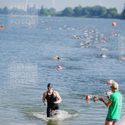 21.06.2026 - 29. Vierlanden-Triathlon LAZAROV Photography http://msf.ph/oto/9859561 21.06.2026 08:34:28 Schwimmen  meine-sportfotos.de