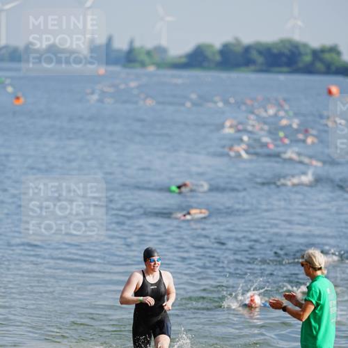 21.06.2026 - 29. Vierlanden-Triathlon LAZAROV Photography http://msf.ph/oto/9859574 21.06.2026 08:34:29 Schwimmen  meine-sportfotos.de