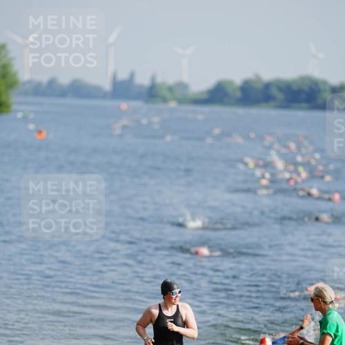 21.06.2026 - 29. Vierlanden-Triathlon LAZAROV Photography http://msf.ph/oto/9859578 21.06.2026 08:34:29 Schwimmen  meine-sportfotos.de