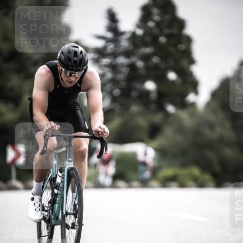 21.06.2026 - 29. Vierlanden-Triathlon H.Heesch http://msf.ph/oto/9859640 21.06.2026 10:32:25 Radfahren 12, 13, 54, 84, 165, 169, 239, 324, 595 meine-sportfotos.de