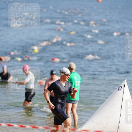 21.06.2026 - 29. Vierlanden-Triathlon LAZAROV Photography http://msf.ph/oto/9859697 21.06.2026 08:35:50 Schwimmen  meine-sportfotos.de