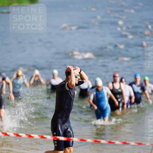 21.06.2026 - 29. Vierlanden-Triathlon LAZAROV Photography http://msf.ph/oto/9859920 21.06.2026 08:37:02 Schwimmen 24, 30 meine-sportfotos.de