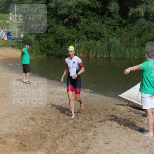 21.06.2026 - 29. Vierlanden-Triathlon Andreas Tolksdorf http://msf.ph/oto/9859955 21.06.2026 09:08:37 Schwimmen 221, 226, 257 meine-sportfotos.de