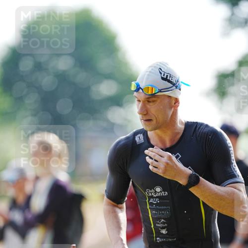 21.06.2026 - 29. Vierlanden-Triathlon LAZAROV Photography http://msf.ph/oto/9859990 21.06.2026 08:38:05 Schwimmen 13, 37 meine-sportfotos.de