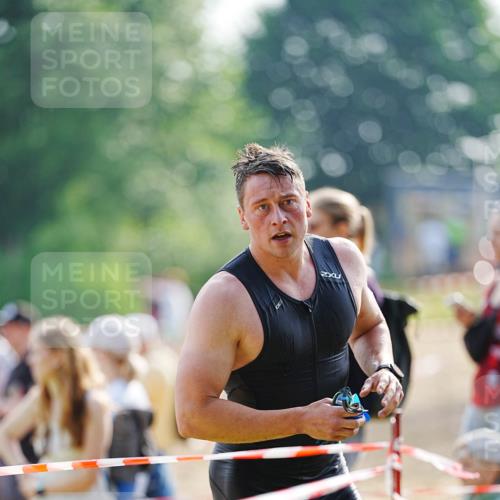 21.06.2026 - 29. Vierlanden-Triathlon LAZAROV Photography http://msf.ph/oto/9860001 21.06.2026 08:38:09 Schwimmen 13, 37 meine-sportfotos.de