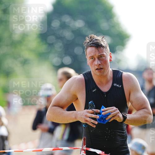 21.06.2026 - 29. Vierlanden-Triathlon LAZAROV Photography http://msf.ph/oto/9860010 21.06.2026 08:38:09 Schwimmen 13, 37 meine-sportfotos.de