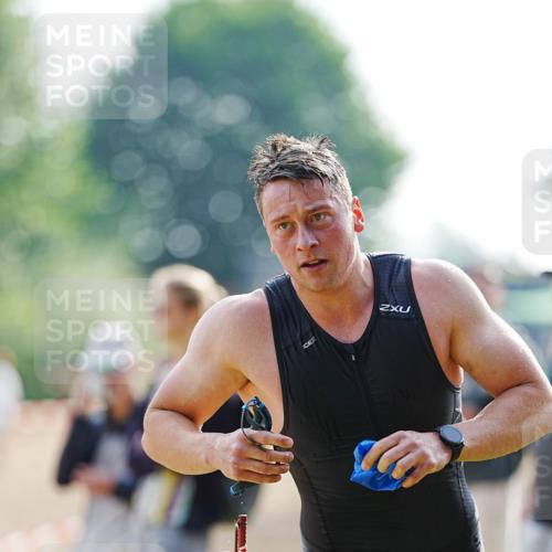 21.06.2026 - 29. Vierlanden-Triathlon LAZAROV Photography http://msf.ph/oto/9860013 21.06.2026 08:38:09 Schwimmen 13, 37 meine-sportfotos.de