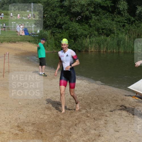 21.06.2026 - 29. Vierlanden-Triathlon Andreas Tolksdorf http://msf.ph/oto/9860030 21.06.2026 09:08:38 Schwimmen 221, 226 meine-sportfotos.de