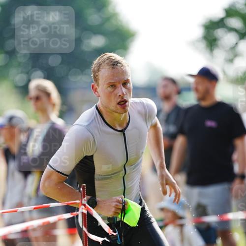 21.06.2026 - 29. Vierlanden-Triathlon LAZAROV Photography http://msf.ph/oto/9860119 21.06.2026 08:38:32 Schwimmen 12, 45, 57, 77 meine-sportfotos.de
