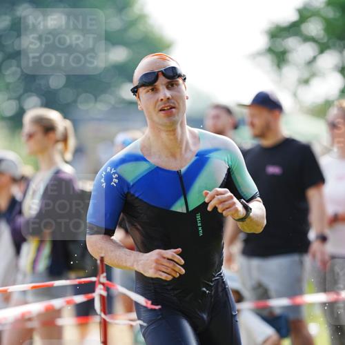 21.06.2026 - 29. Vierlanden-Triathlon LAZAROV Photography http://msf.ph/oto/9860132 21.06.2026 08:38:34 Schwimmen 12, 57 meine-sportfotos.de