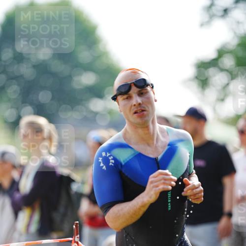 21.06.2026 - 29. Vierlanden-Triathlon LAZAROV Photography http://msf.ph/oto/9860136 21.06.2026 08:38:34 Schwimmen 12, 57 meine-sportfotos.de