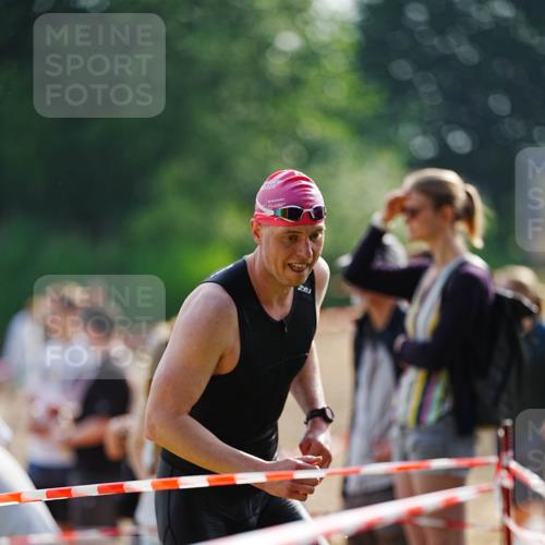 21.06.2026 - 29. Vierlanden-Triathlon LAZAROV Photography http://msf.ph/oto/9860191 21.06.2026 08:39:03 Schwimmen 60, 61, 82 meine-sportfotos.de