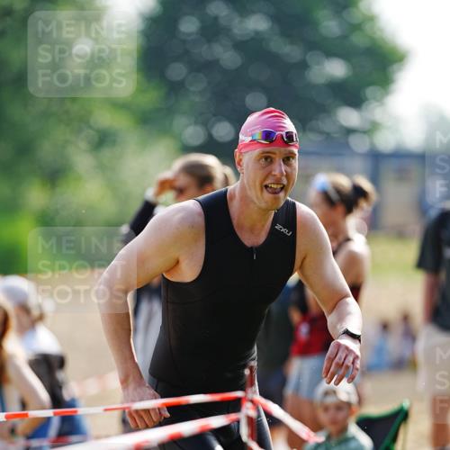21.06.2026 - 29. Vierlanden-Triathlon LAZAROV Photography http://msf.ph/oto/9860197 21.06.2026 08:39:03 Schwimmen 60, 61, 82 meine-sportfotos.de