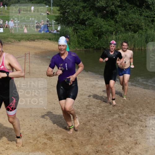 21.06.2026 - 29. Vierlanden-Triathlon Andreas Tolksdorf http://msf.ph/oto/9860212 21.06.2026 09:10:36 Schwimmen 267, 271, 284, 293, 298, 301 meine-sportfotos.de