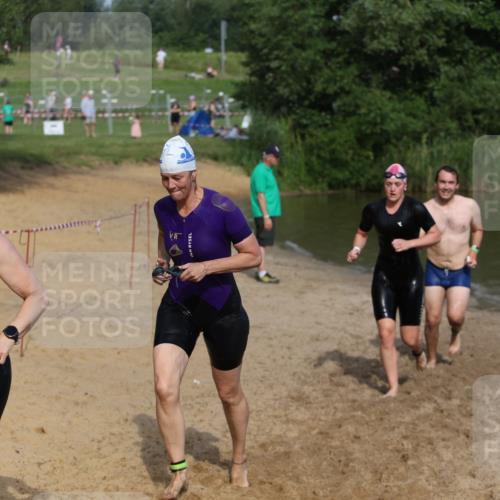 21.06.2026 - 29. Vierlanden-Triathlon Andreas Tolksdorf http://msf.ph/oto/9860238 21.06.2026 09:10:36 Schwimmen 267, 271, 284, 293, 298, 301 meine-sportfotos.de