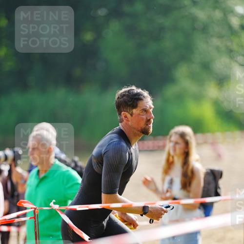 21.06.2026 - 29. Vierlanden-Triathlon LAZAROV Photography http://msf.ph/oto/9860360 21.06.2026 08:41:07 Schwimmen 99, 129, 132 meine-sportfotos.de