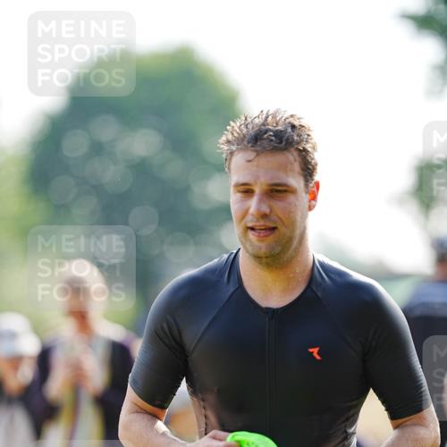 21.06.2026 - 29. Vierlanden-Triathlon LAZAROV Photography http://msf.ph/oto/9860393 21.06.2026 08:41:12 Schwimmen 99, 129, 132 meine-sportfotos.de
