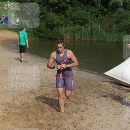 21.06.2026 - 29. Vierlanden-Triathlon Andreas Tolksdorf http://msf.ph/oto/9860466 21.06.2026 09:10:53 Schwimmen 273, 274 meine-sportfotos.de