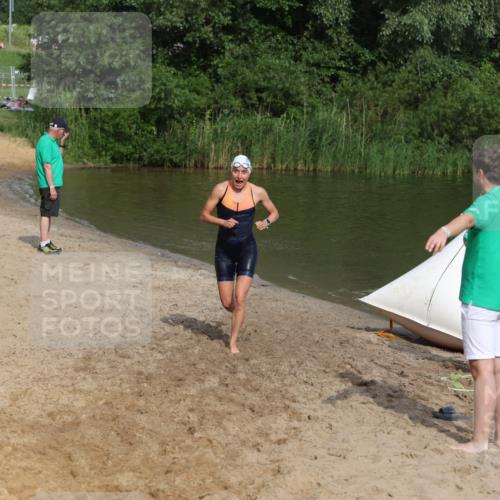 21.06.2026 - 29. Vierlanden-Triathlon Andreas Tolksdorf http://msf.ph/oto/9860522 21.06.2026 09:11:14 Schwimmen 223, 253 meine-sportfotos.de