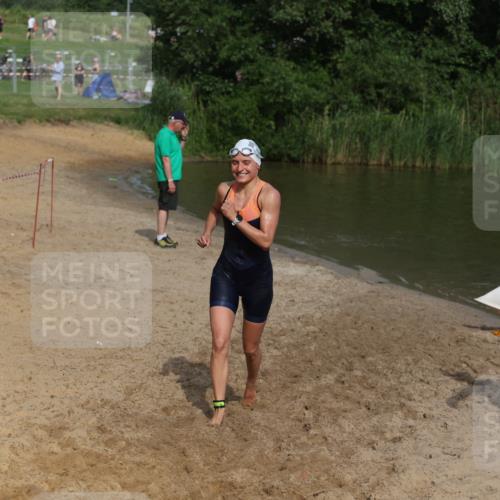 21.06.2026 - 29. Vierlanden-Triathlon Andreas Tolksdorf http://msf.ph/oto/9860621 21.06.2026 09:11:15 Schwimmen 223, 253 meine-sportfotos.de