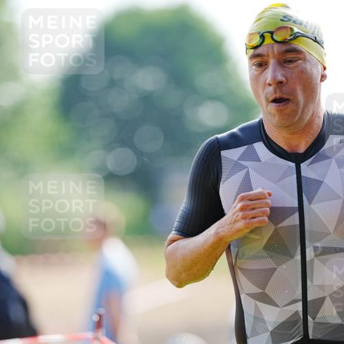 21.06.2026 - 29. Vierlanden-Triathlon LAZAROV Photography http://msf.ph/oto/9860629 21.06.2026 08:42:43 Schwimmen 148, 193, 210 meine-sportfotos.de