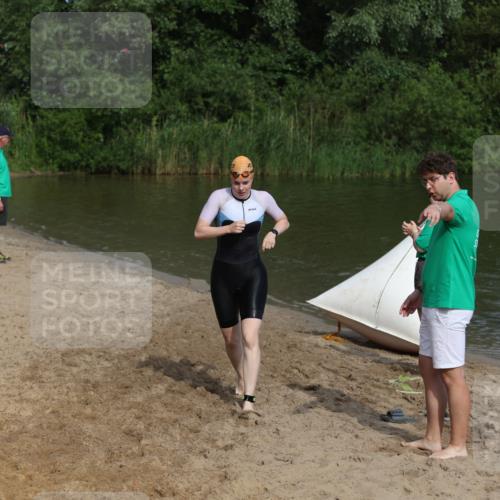 21.06.2026 - 29. Vierlanden-Triathlon Andreas Tolksdorf http://msf.ph/oto/9860840 21.06.2026 09:11:47 Schwimmen 255, 264, 300 meine-sportfotos.de