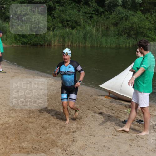 21.06.2026 - 29. Vierlanden-Triathlon Andreas Tolksdorf http://msf.ph/oto/9860872 21.06.2026 09:11:54 Schwimmen 300 meine-sportfotos.de