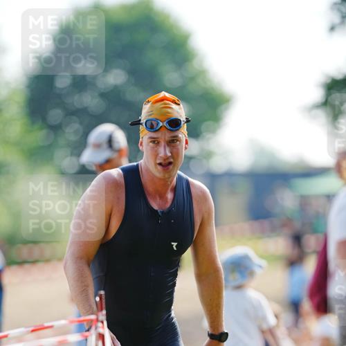 21.06.2026 - 29. Vierlanden-Triathlon LAZAROV Photography http://msf.ph/oto/9860900 21.06.2026 08:44:43 Schwimmen 39, 104, 142, 160, 196 meine-sportfotos.de