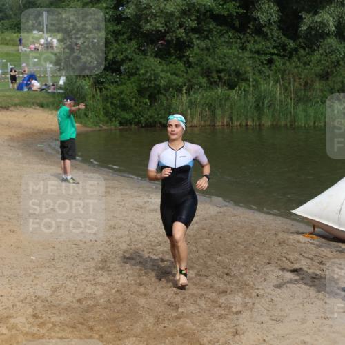 21.06.2026 - 29. Vierlanden-Triathlon Andreas Tolksdorf http://msf.ph/oto/9860905 21.06.2026 09:12:08 Schwimmen 252, 272 meine-sportfotos.de