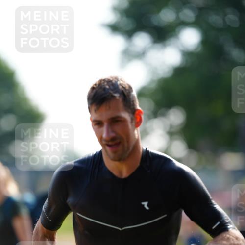 21.06.2026 - 29. Vierlanden-Triathlon LAZAROV Photography http://msf.ph/oto/9861111 21.06.2026 08:46:34 Schwimmen 35, 96 meine-sportfotos.de
