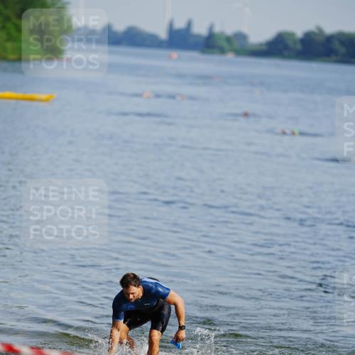 21.06.2026 - 29. Vierlanden-Triathlon LAZAROV Photography http://msf.ph/oto/9861412 21.06.2026 08:55:31 Schwimmen 113 meine-sportfotos.de