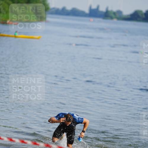 21.06.2026 - 29. Vierlanden-Triathlon LAZAROV Photography http://msf.ph/oto/9861415 21.06.2026 08:55:32 Schwimmen 113 meine-sportfotos.de