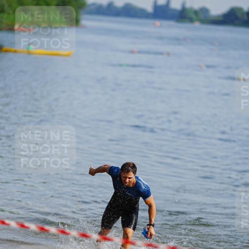 21.06.2026 - 29. Vierlanden-Triathlon LAZAROV Photography http://msf.ph/oto/9861420 21.06.2026 08:55:32 Schwimmen 113 meine-sportfotos.de