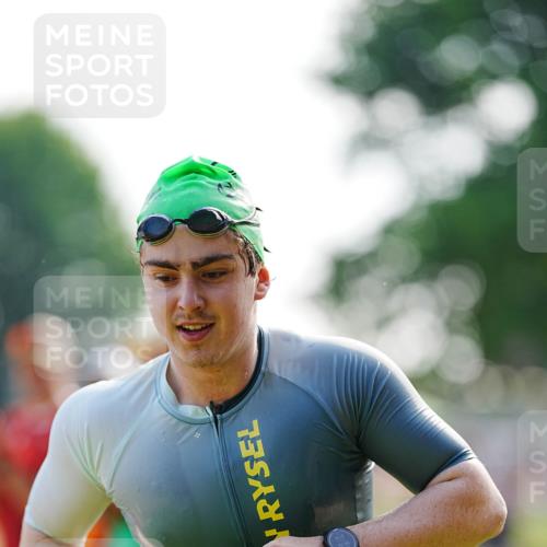 21.06.2026 - 29. Vierlanden-Triathlon LAZAROV Photography http://msf.ph/oto/9861458 21.06.2026 08:57:23 Schwimmen 41 meine-sportfotos.de