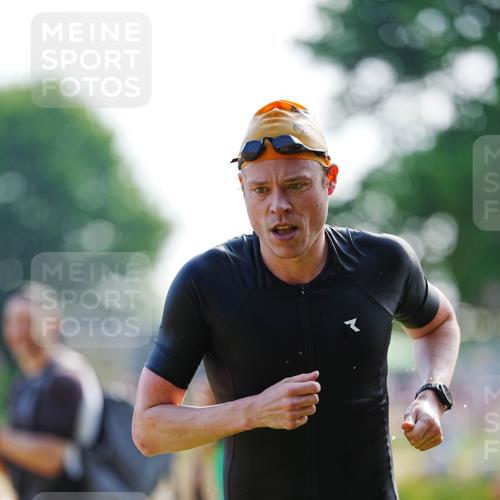 21.06.2026 - 29. Vierlanden-Triathlon LAZAROV Photography http://msf.ph/oto/9861683 21.06.2026 09:01:36 Schwimmen 64 meine-sportfotos.de