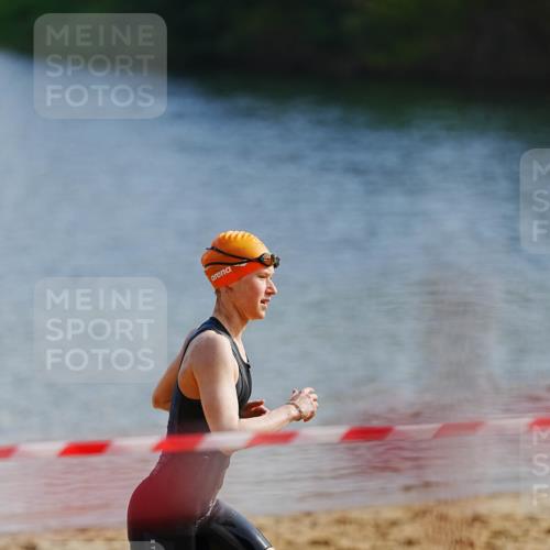 21.06.2026 - 29. Vierlanden-Triathlon LAZAROV Photography http://msf.ph/oto/9861842 21.06.2026 09:05:52 Schwimmen 299 meine-sportfotos.de