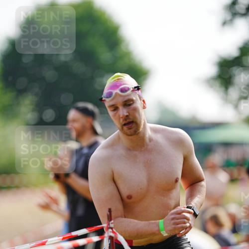 21.06.2026 - 29. Vierlanden-Triathlon LAZAROV Photography http://msf.ph/oto/9861950 21.06.2026 09:09:34 Schwimmen 291 meine-sportfotos.de